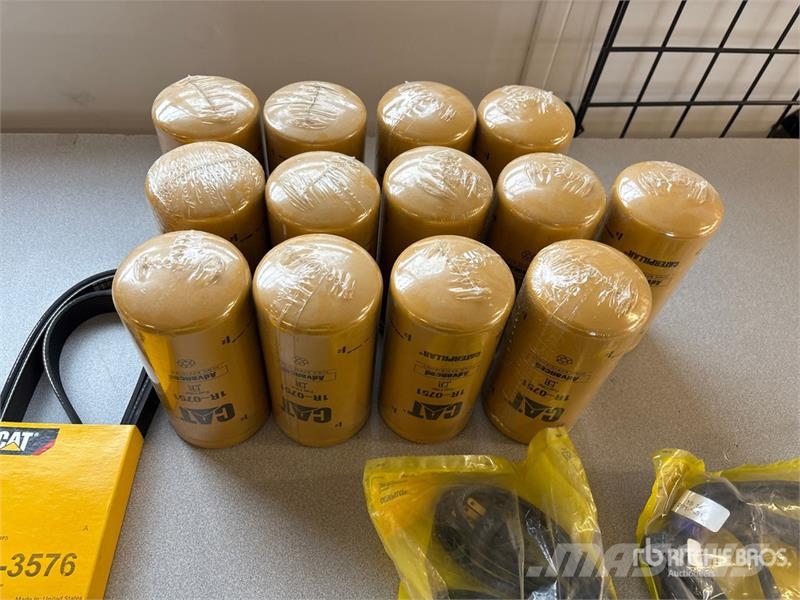 Quantity of Cat Parts, Filters, Belts (Unused) Andre komponenter