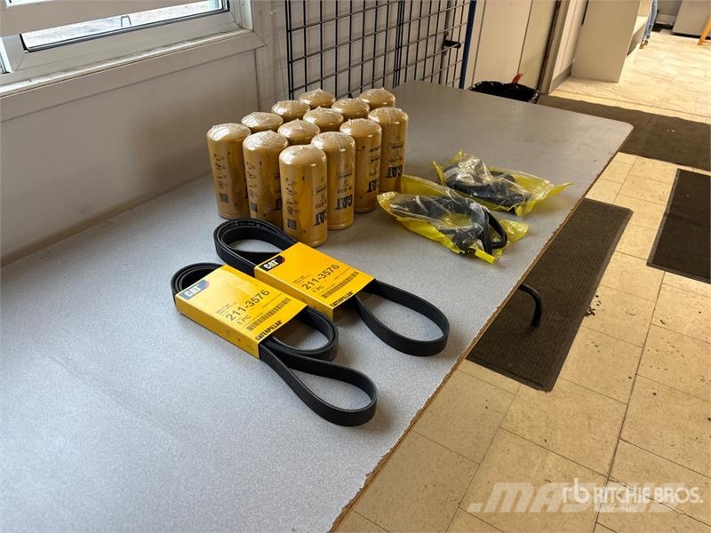 Quantity of Cat Parts, Filters, Belts (Unused) Andre komponenter