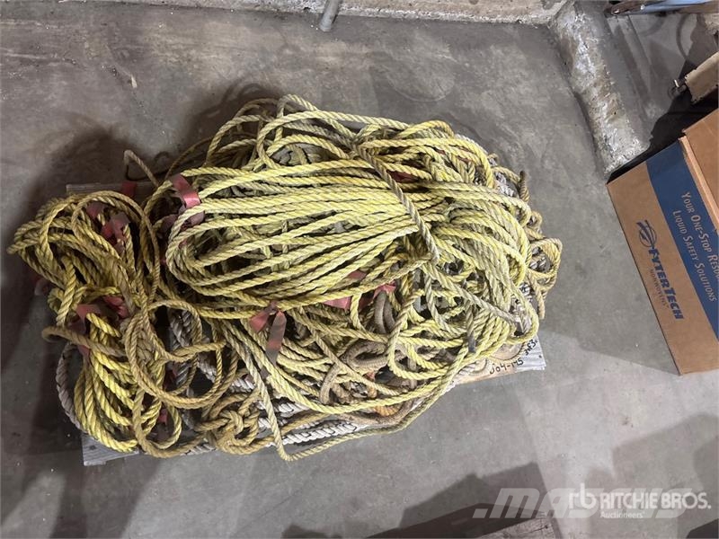 Quantity of Caution Tape, Garbage Bags, Rope, Rags Drugi deli