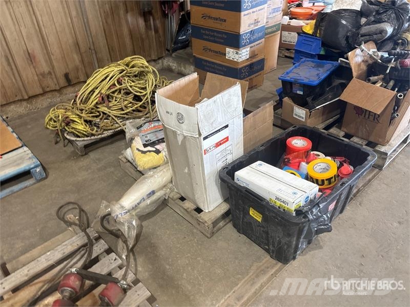 Quantity of Caution Tape, Garbage Bags, Rope, Rags Drugi deli