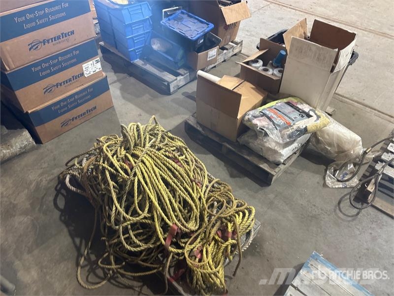 Quantity of Caution Tape, Garbage Bags, Rope, Rags Drugi deli