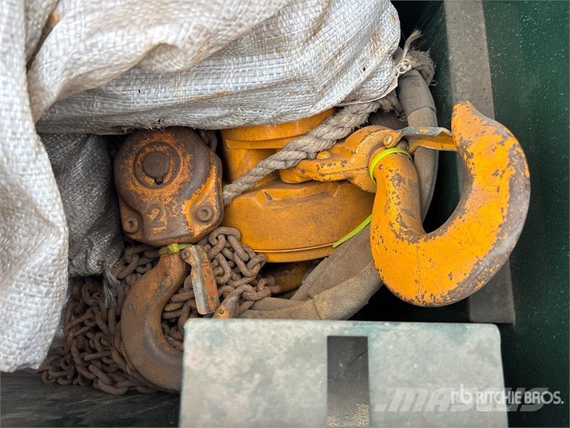 Quantity of Chain Hoists & Scissor Jacks مكونات أخرى