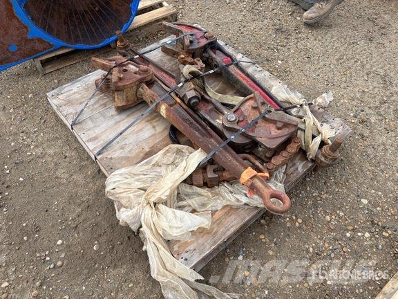  Quantity of Chain Tongs Putkistonkäsittelylaitteet