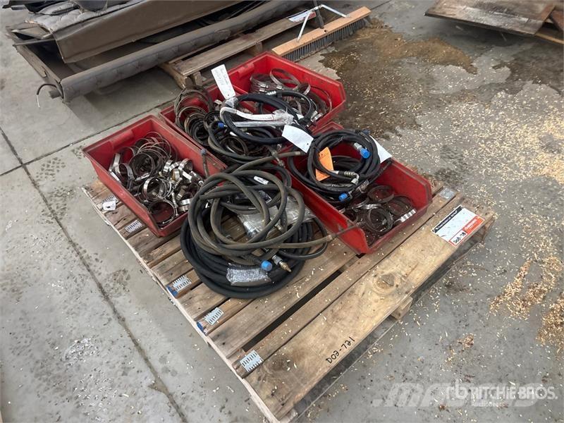 Quantity of Clamps & Hose Assembly (Unused) Transportes - Outros