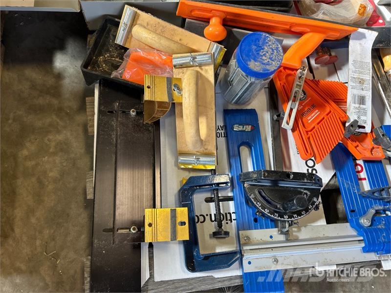 Quantity of Clamps, Staples, Blade & Drill Bits Andre komponenter