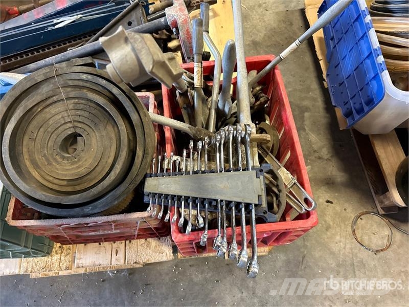 Quantity of Collapsable Sawhorses, Mechanical Crim Drugi deli