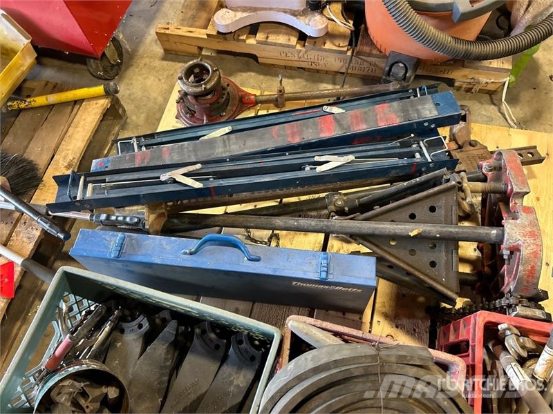 Quantity of Collapsable Sawhorses, Mechanical Crim Drugi deli