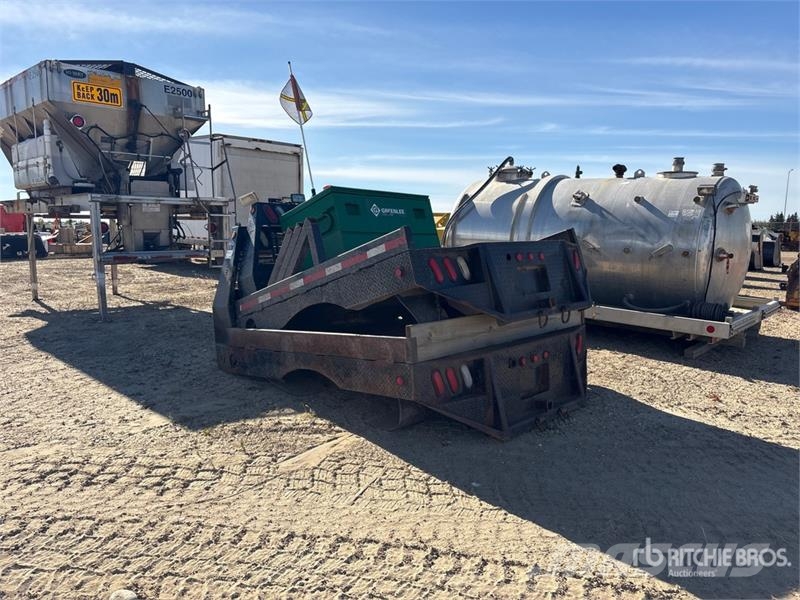  Quantity of Decks and green Lee tool box Транспорт - Інші
