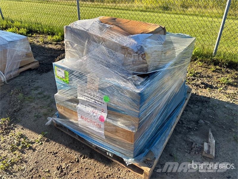  Quantity of Enclouser: 48" H x 30" W x 10" D Nema  Drugi deli