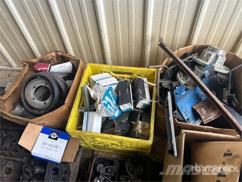 Quantity of Engine Heads, Pistons & Emblem Drugi deli