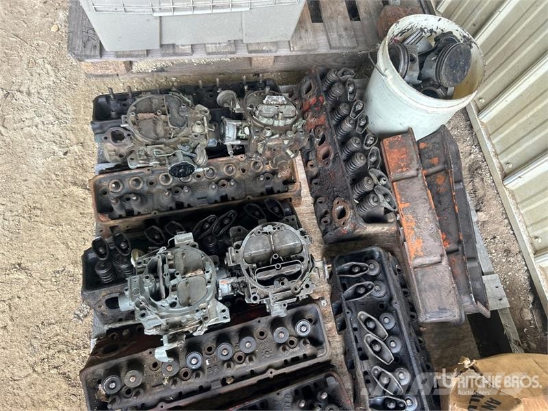 Quantity of Engine Heads, Pistons & Emblem Drugi deli