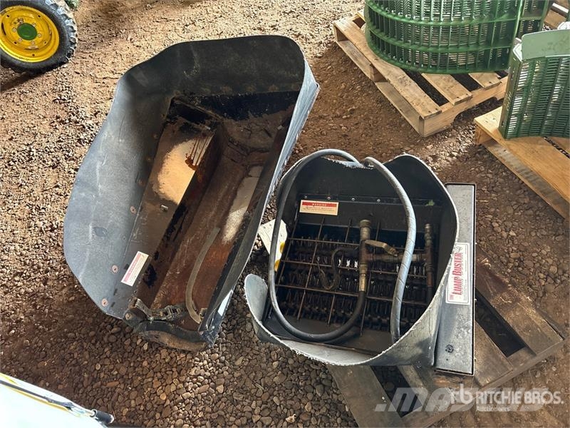 Quantity of Fertilizer Lump Buster Farm machinery