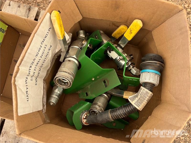 Quantity of Header Parts - Fits John Deere 635F Kiti naudoti statybos komponentai