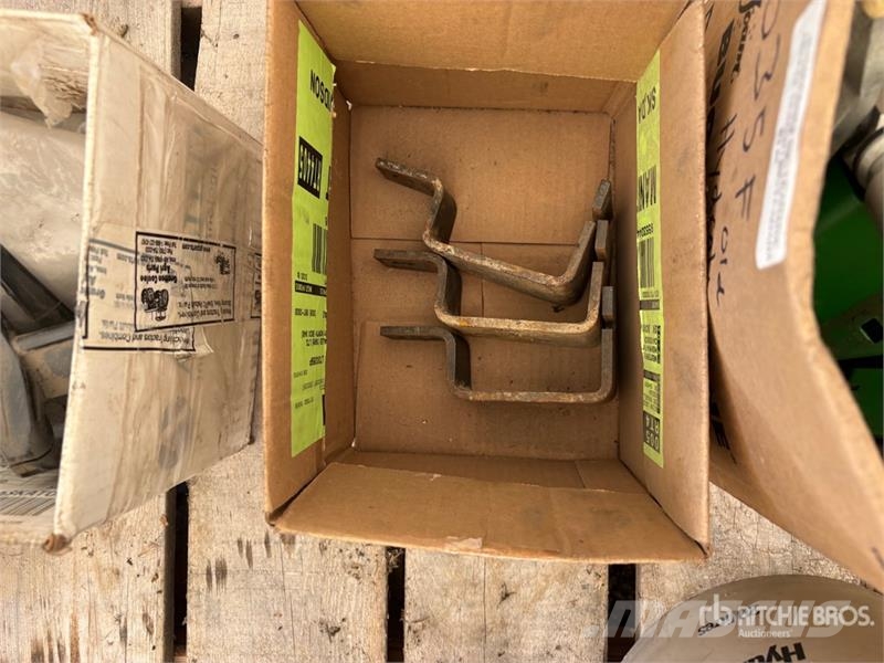 Quantity of Header Parts - Fits John Deere 635F Kiti naudoti statybos komponentai