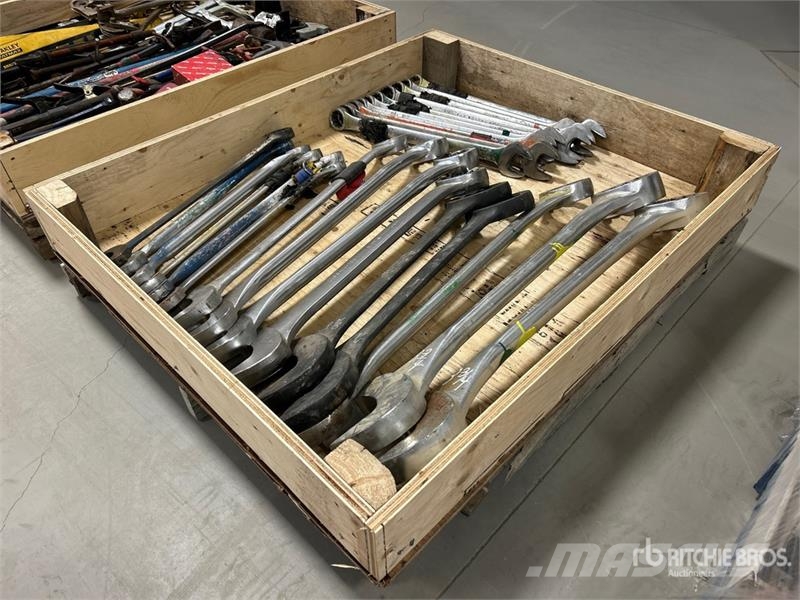 Quantity of Heavy Duty Mechanics Wrenches Drugi deli