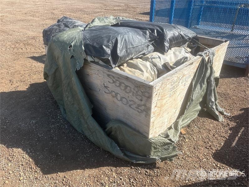  Quantity of Heavy Duty Tarps Drugi deli