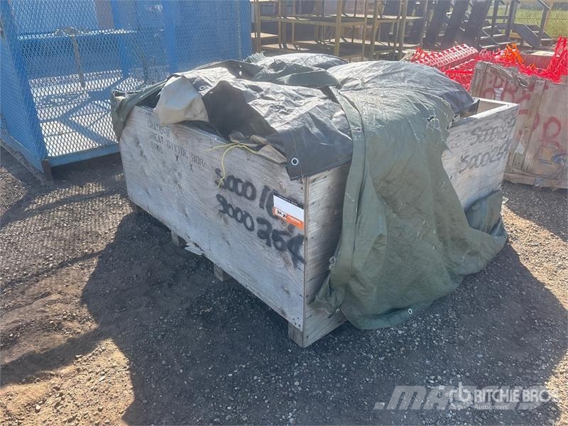  Quantity of Heavy Duty Tarps Drugi deli