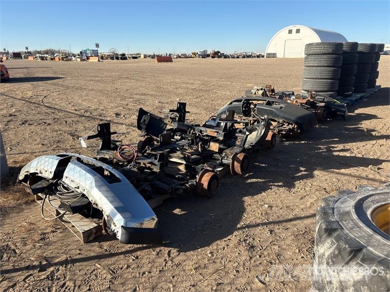  Quantity of High Rail Kits and 20 tires with rims  معدات النقل - غير ذلك