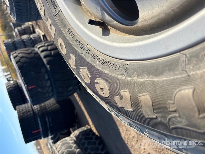  Quantity of High Rail Kits and 20 tires with rims  معدات النقل - غير ذلك