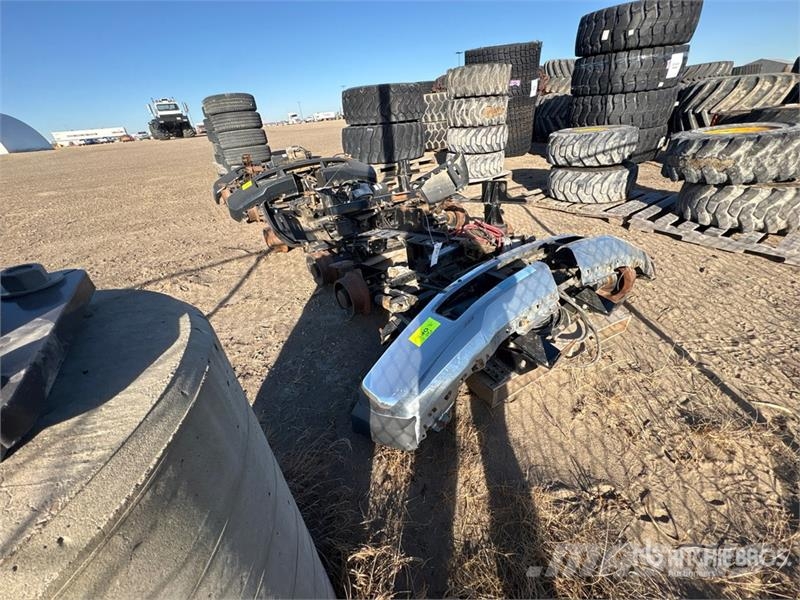  Quantity of High Rail Kits and 20 tires with rims  معدات النقل - غير ذلك