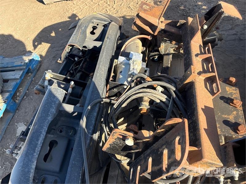  Quantity of High Rail Kits and 20 tires with rims  معدات النقل - غير ذلك