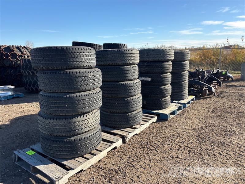  Quantity of High Rail Kits and 20 tires with rims  معدات النقل - غير ذلك