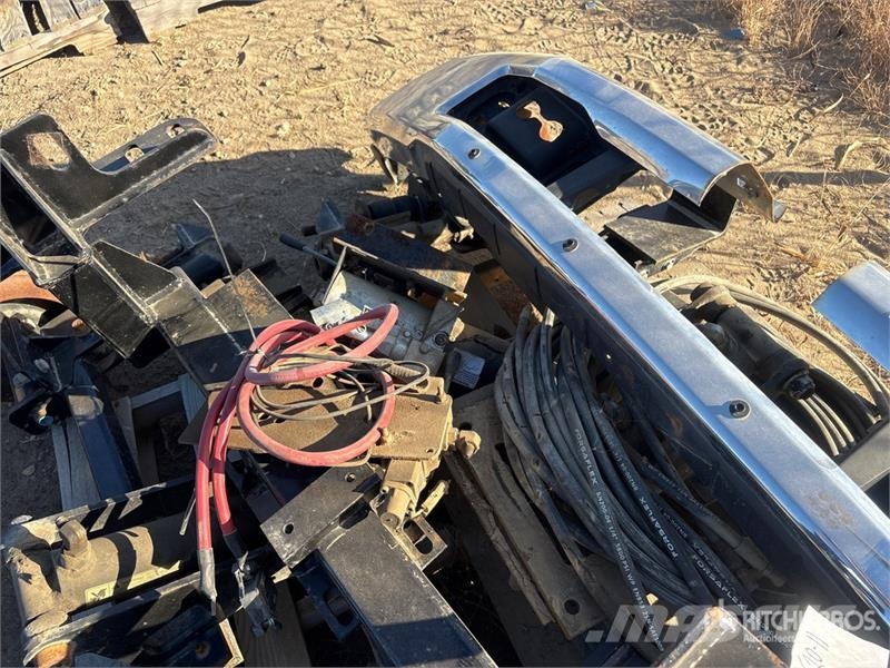  Quantity of High Rail Kits and 20 tires with rims  معدات النقل - غير ذلك