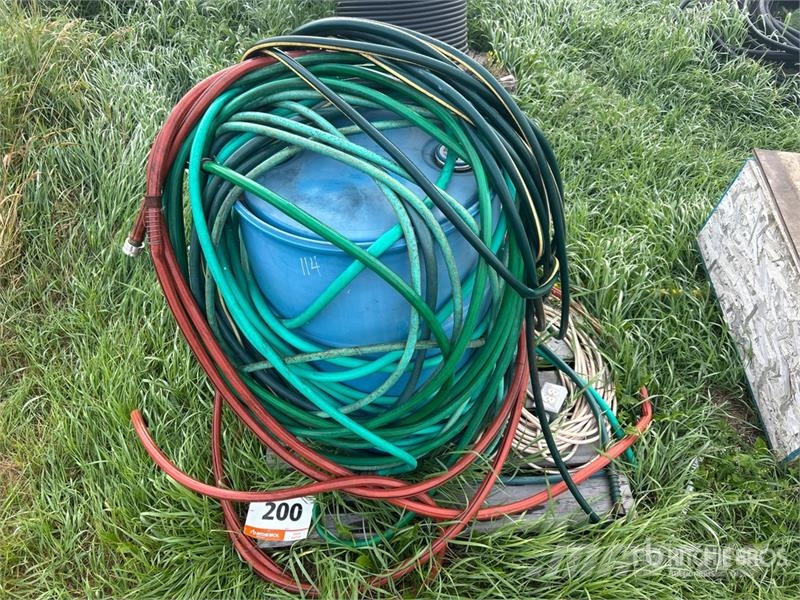 Quantity of Hoses and 50 gal Container Drugi deli
