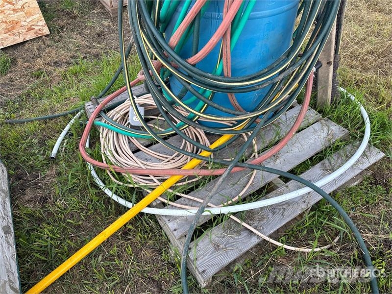 Quantity of Hoses and 50 gal Container Drugi deli