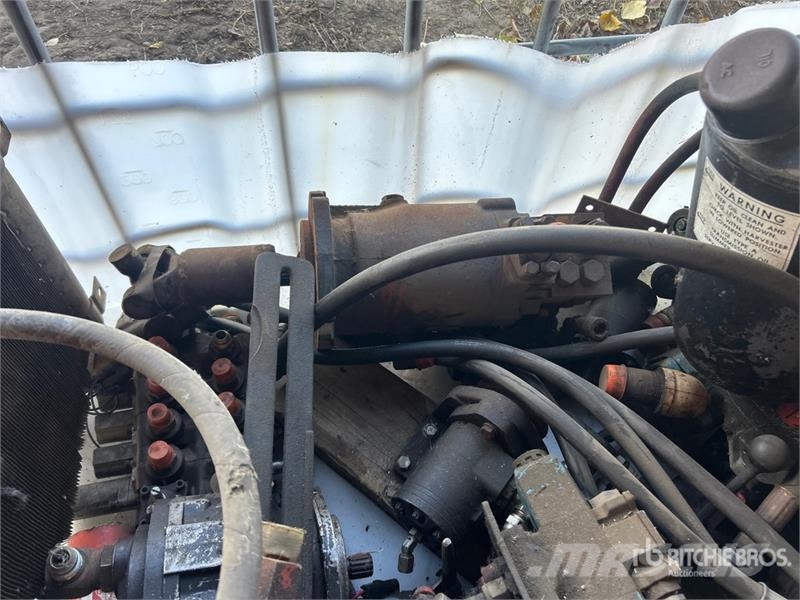 Quantity of Hydraulic Pumps, Hose & Control Valves Andre komponenter