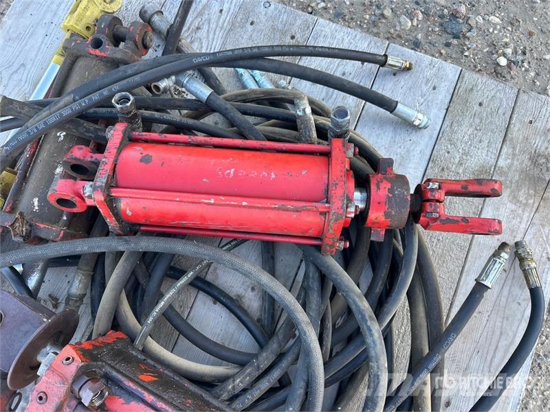  Quantity of Hydraulic Cylinders & Hoses Kiti naudoti statybos komponentai