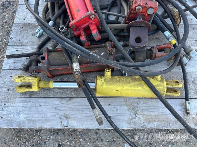  Quantity of Hydraulic Cylinders & Hoses Kiti naudoti statybos komponentai