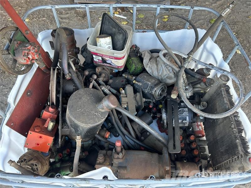 Quantity of Hydraulic Pumps, Hose & Control Valves Andre komponenter