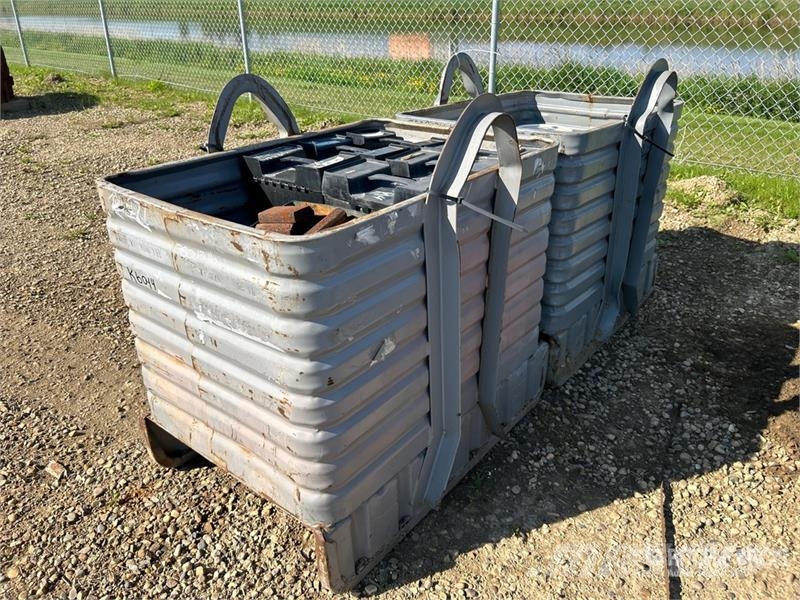  Quantity of Ice Lugs Drugi deli