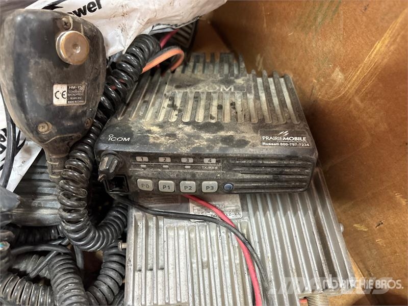 Quantity of iCom 2-Way Radios Andre komponenter