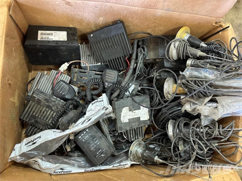 Quantity of iCom 2-Way Radios Andre komponenter