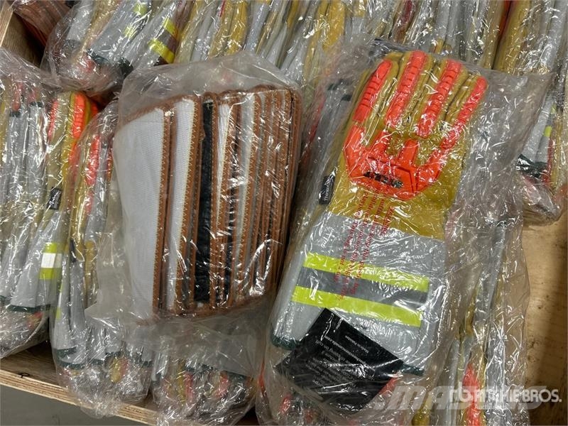 Quantity of Impact & Cut Resistant Work Gloves (Un Drugi deli