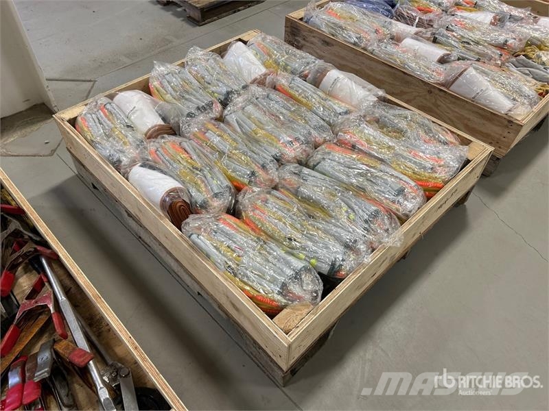 Quantity of Impact & Cut Resistant Work Gloves (Un Drugi deli