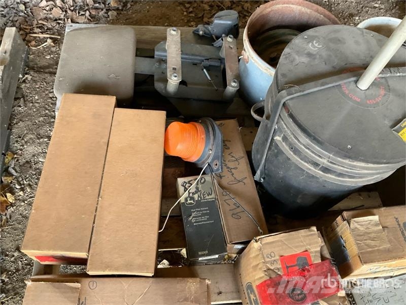  Quantity of John Deere Equipment Parts مكونات أخرى