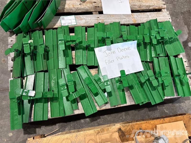Quantity of John Deere Combine Filler Plates Andre komponenter