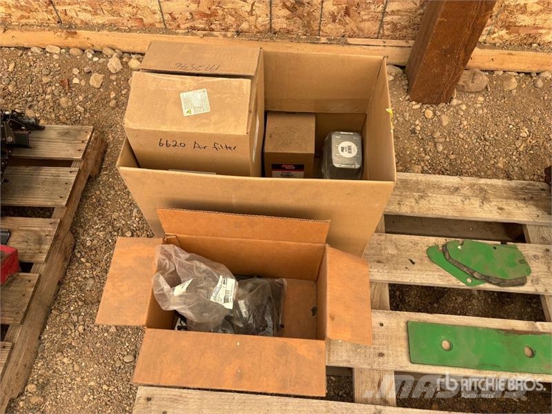 Quantity of John Deere Combine Parts Kiti naudoti statybos komponentai