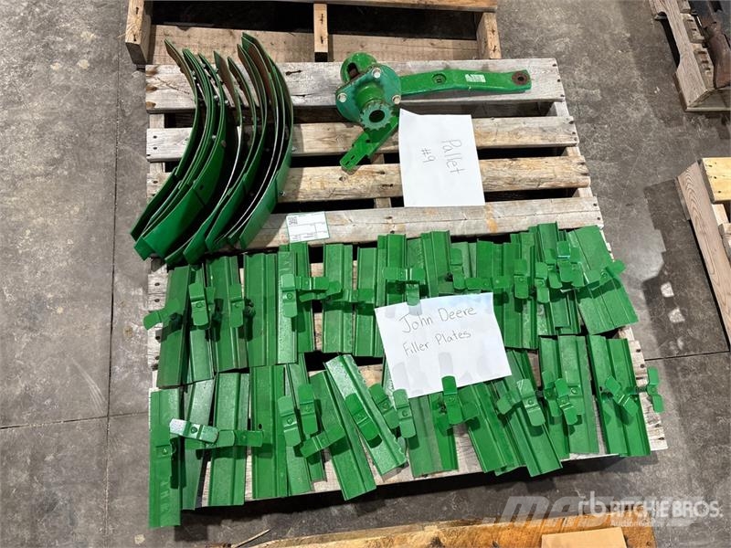 Quantity of John Deere Combine Filler Plates Andre komponenter