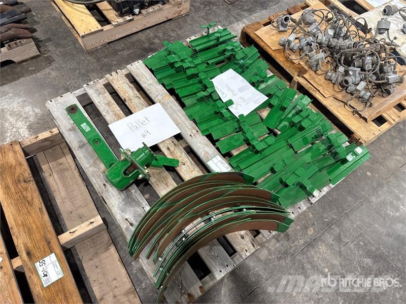 Quantity of John Deere Combine Filler Plates Andre komponenter