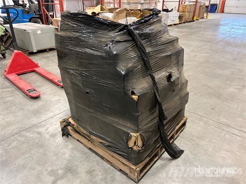 Quantity of John Deere and CAT Filters Ďalšie komponenty