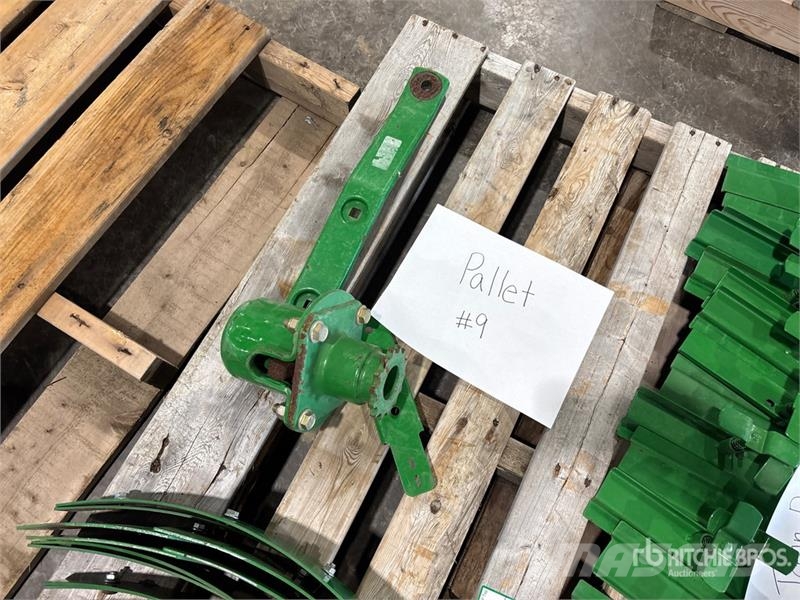 Quantity of John Deere Combine Filler Plates Andre komponenter