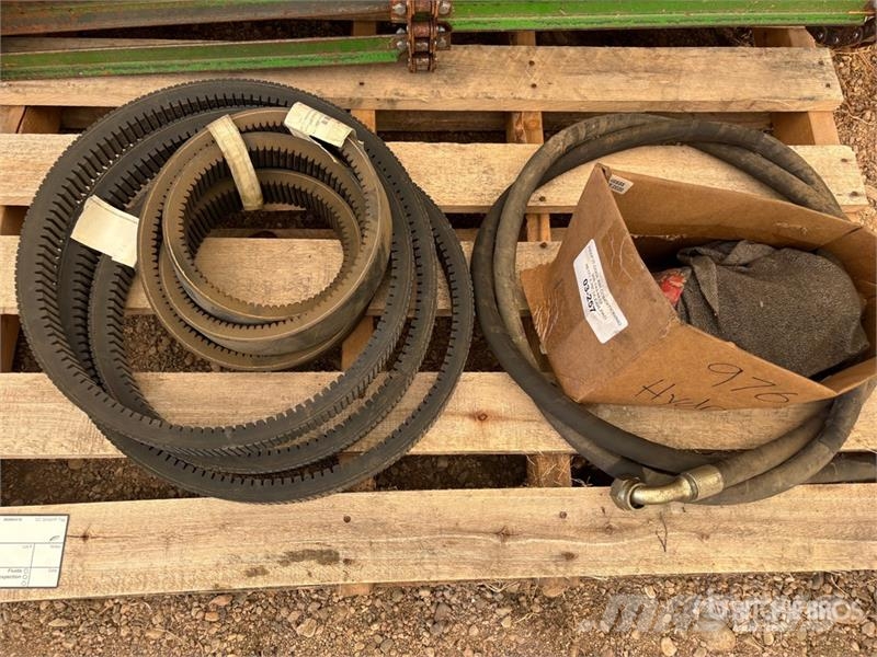 Quantity of John Deere Combine Parts Kiti naudoti statybos komponentai