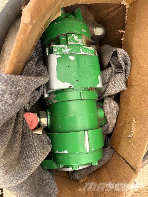 Quantity of John Deere Combine Parts Kiti naudoti statybos komponentai
