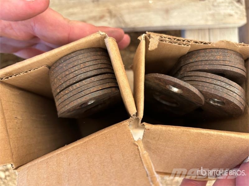Quantity of John Deere Combine Parts Kiti naudoti statybos komponentai