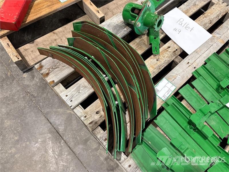 Quantity of John Deere Combine Filler Plates Andre komponenter
