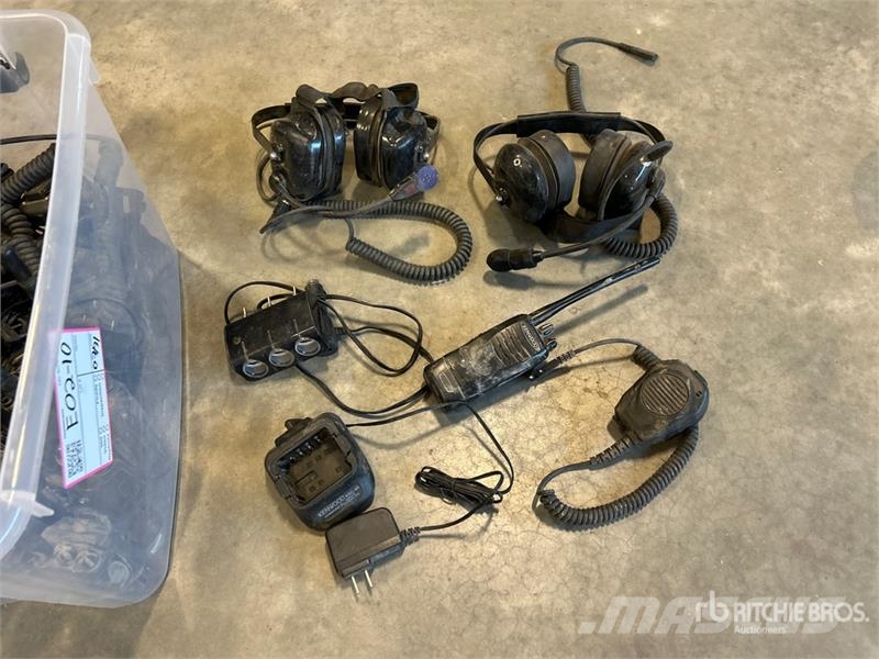 Quantity of Kenwood Radios Drugi deli
